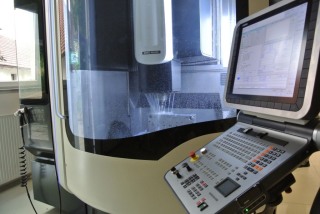 1 toolmaking CNC milling with 5-axis machining centre